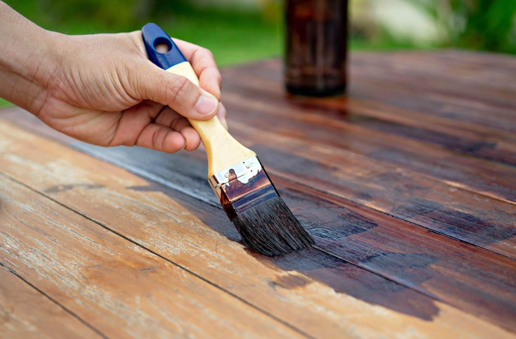Hand painting oil color on the wooden table.